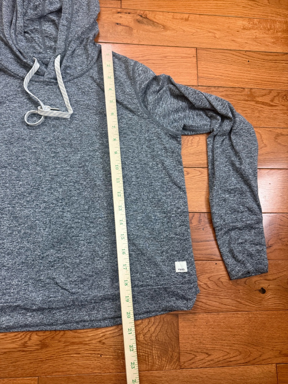 Vuori Women’s Halo Essential Lightweight Hoodie - Picture 5 of 5